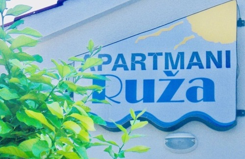 Kastela Apartment | 2 Min. V. Sea/beach, private balcony, free Wi-Fi