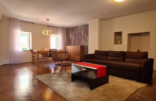 Stari Grad House | 200 m² House ∙ 2 bedrooms ∙ 5 guests