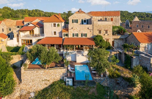 Pitve House | 200 m² House ∙ 3 bedrooms ∙ 8 guests