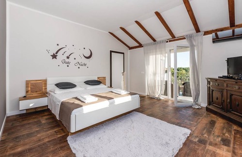 Skradin House | 200 m² House ∙ 4 bedrooms ∙ 8 guests