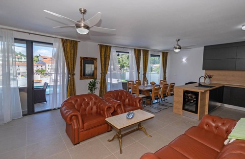Blace House | 200 m² House ∙ 4 bedrooms ∙ 8 guests