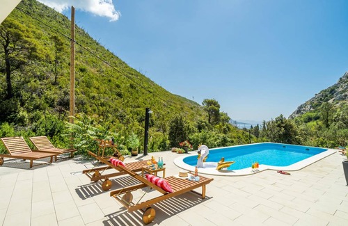 Trstenik House | 200 m² House ∙ 5 bedrooms ∙ 10 guests