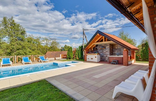 Gornje Dubrave House | 200 m² House ∙ 3 bedrooms ∙ 7 guests