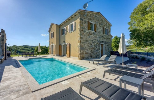 Novaki Pazinski Villa | 200 m² Villa ∙ 3 bedrooms ∙ 8 guests