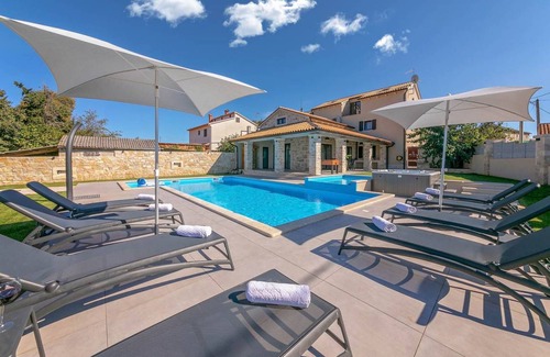 Filipini Villa | 200 m² Villa ∙ 4 bedrooms ∙ 8 guests