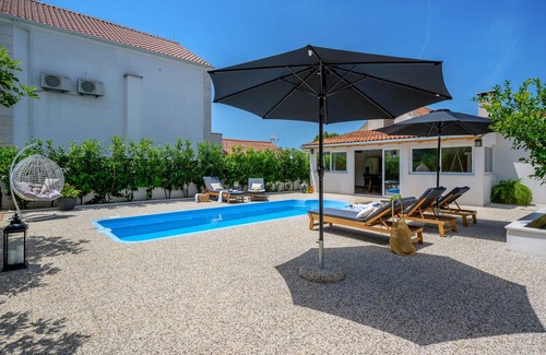 Cove Makarac (Milna) Villa | 200 m² Villa ∙ 4 bedrooms ∙ 9 guests