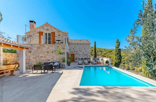 Dol Villa | 200 m² Villa ∙ 4 bedrooms ∙ 8 guests