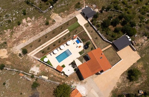 Bogatic Villa | 200 m² Villa ∙ 5 bedrooms ∙ 9 guests