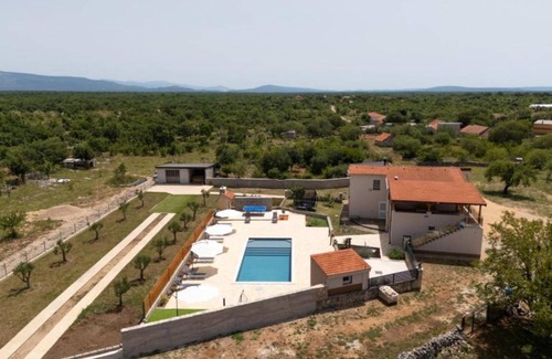 Bogatic Villa | 200 m² Villa ∙ 5 bedrooms ∙ 9 guests