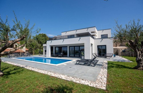 Rtina House | 203 m² House ∙ 5 bedrooms ∙ 10 guests