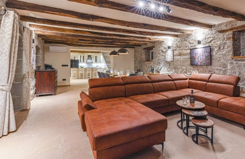 Buzet House | 210 m² House ∙ 4 bedrooms ∙ 8 guests