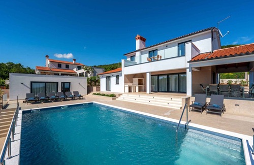 Brgod Villa | 210 m² Villa ∙ 4 bedrooms ∙ 11 guests