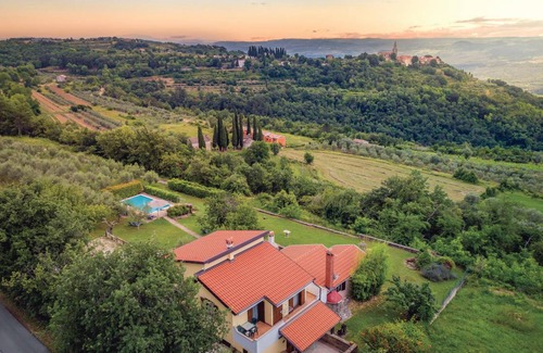 Groznjan House | 214 m² House ∙ 4 bedrooms ∙ 8 guests