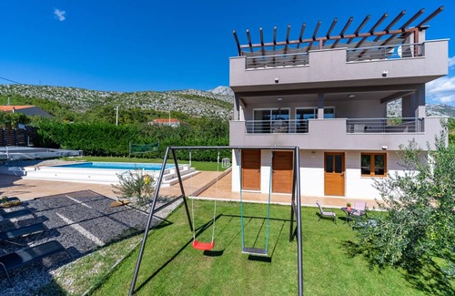 Omis Villa | 215 m² Villa ∙ 4 bedrooms ∙ 7 guests