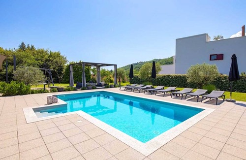 Mihotici Villa | 220 m² Villa ∙ 5 bedrooms ∙ 10 guests