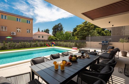 Kastel Novi House | 230 m² House ∙ 4 bedrooms ∙ 8 guests