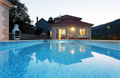 Tucepi House | 237 m² House ∙ 3 bedrooms ∙ 6 guests