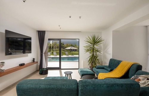 Sinj House | 238 m² House ∙ 4 bedrooms ∙ 9 guests