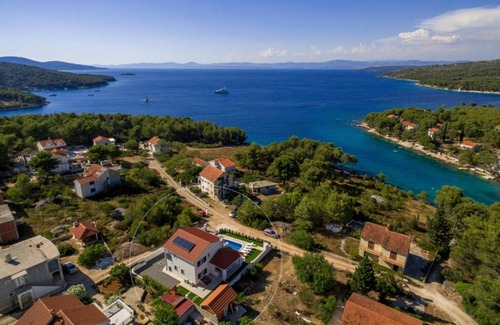 Cove Osibova (Milna) Villa | 240 m² Villa ∙ 4 bedrooms ∙ 8 guests