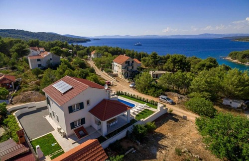 Cove Osibova (Milna) Villa | 240 m² Villa ∙ 4 bedrooms ∙ 8 guests