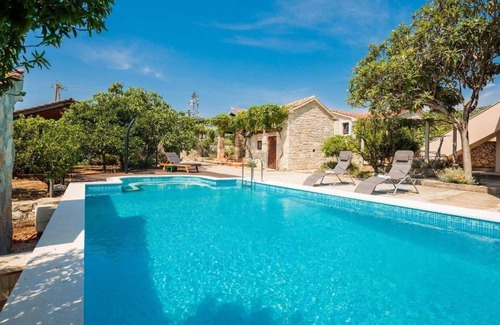 Seget House | 250 m² House ∙ 3 bedrooms ∙ 8 guests