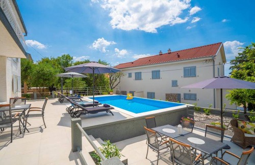 Klenovica House | 250 m² House ∙ 4 bedrooms ∙ 10 guests