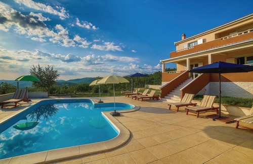 Lecevica House | 250 m² House ∙ 4 bedrooms ∙ 10 guests