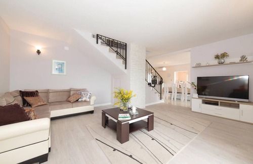 Lecevica House | 250 m² House ∙ 4 bedrooms ∙ 10 guests