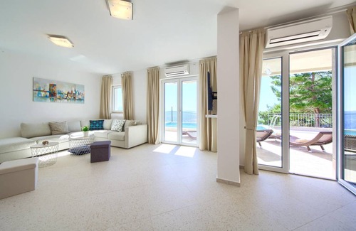 Martinscica House | 250 m² House ∙ 4 bedrooms ∙ 8 guests