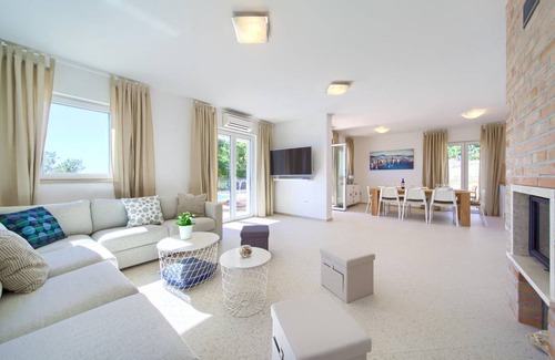 Martinscica House | 250 m² House ∙ 4 bedrooms ∙ 8 guests