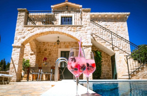 Kremena House | 250 m² House ∙ 7 bedrooms ∙ 24 guests