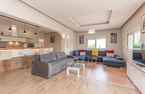 Bilisane House | 262 m² House ∙ 6 bedrooms ∙ 12 guests