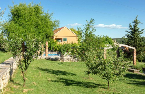 Sinj House | 265 m² House ∙ 4 bedrooms ∙ 10 guests