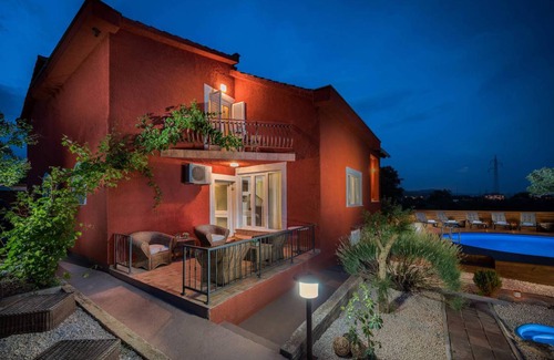 Bilice House | 270 m² House ∙ 5 bedrooms ∙ 8 guests