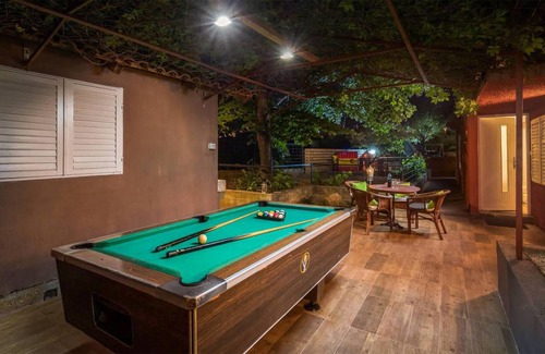 Bilice House | 270 m² House ∙ 5 bedrooms ∙ 8 guests