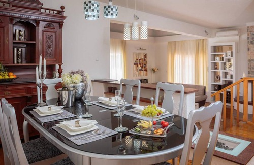 Bilice House | 270 m² House ∙ 5 bedrooms ∙ 8 guests