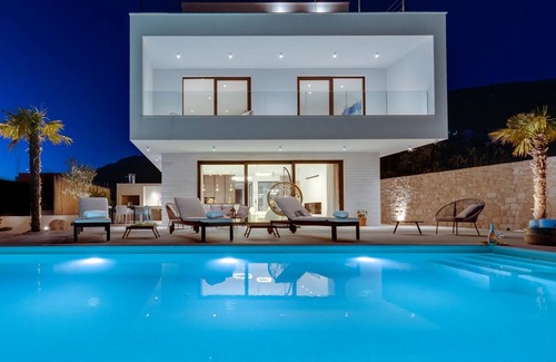 Podstrana Villa | 270 m² Villa ∙ 4 bedrooms ∙ 8 guests