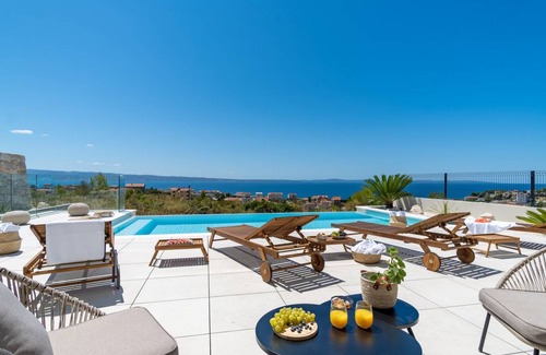 Podstrana Villa | 270 m² Villa ∙ 4 bedrooms ∙ 8 guests