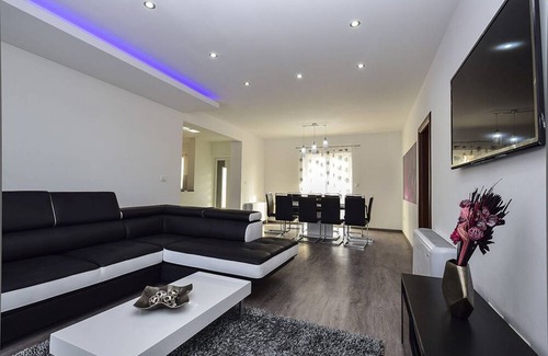 Velim House | 274 m² House ∙ 5 bedrooms ∙ 10 guests