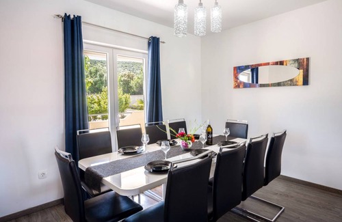 Velim House | 274 m² House ∙ 5 bedrooms ∙ 10 guests