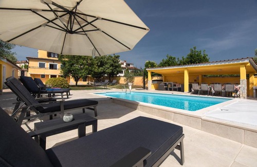 Zbandaj House | 280 m² House ∙ 5 bedrooms ∙ 14 guests