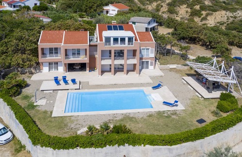 Bosana Villa | 295 m² Villa ∙ 5 bedrooms ∙ 15 guests