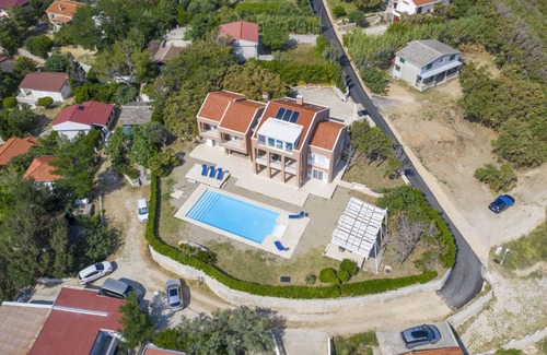 Bosana Villa | 295 m² Villa ∙ 5 bedrooms ∙ 15 guests