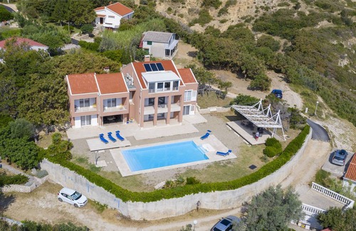 Bosana Villa | 295 m² Villa ∙ 5 bedrooms ∙ 15 guests