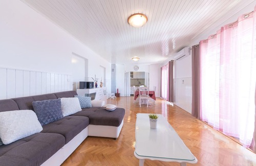 Kastel Stari Apartment | 3 bedroom accommodation in Kastel Stari