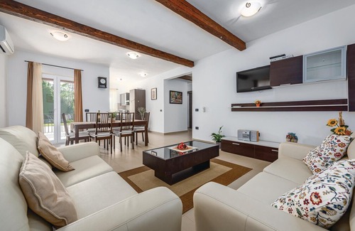 Topid House | 3 bedroom accommodation in Labin