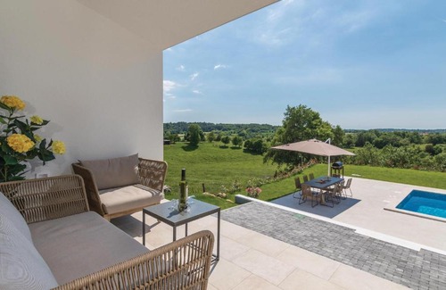 Jezenj House | 3 Bedroom Amazing Home In Veli Jezenj