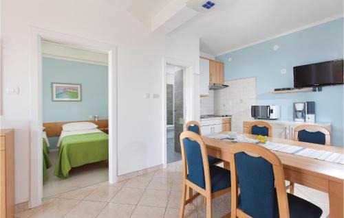 Ravni Apartment | 3 Bedroom Stunning Apartment In Ravni