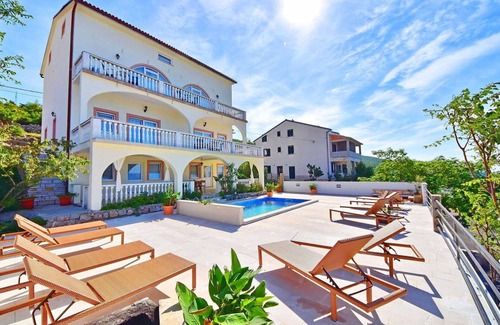 Klenovica Other | 300 m² Accommodation ∙ 7 bedrooms ∙ 14 guests
