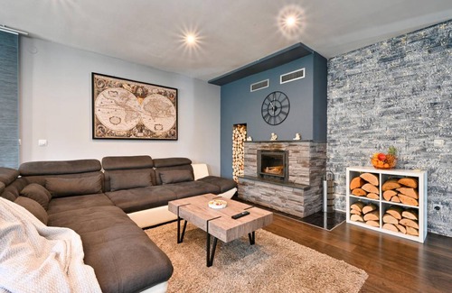 Vrbovec House | 300 m² House ∙ 3 bedrooms ∙ 6 guests